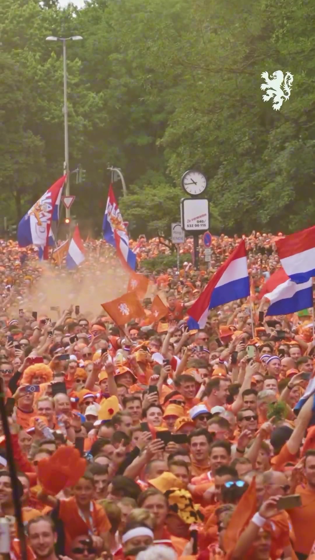 橙色海啸！看看荷兰球迷的压迫感！